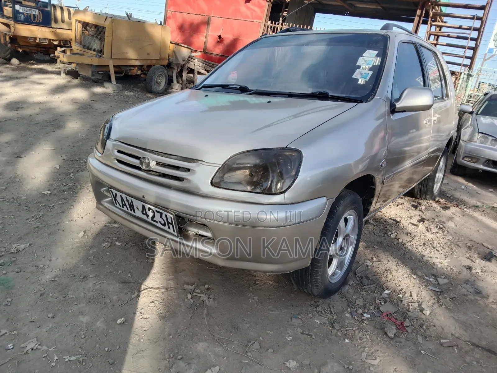 Toyota Raum 2000 Silver