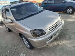 Toyota Raum 2000 Silver