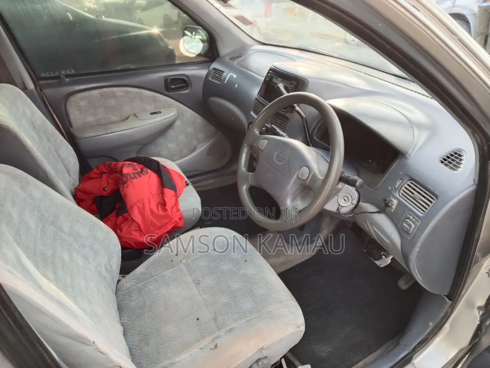 Toyota Raum 2000 Silver