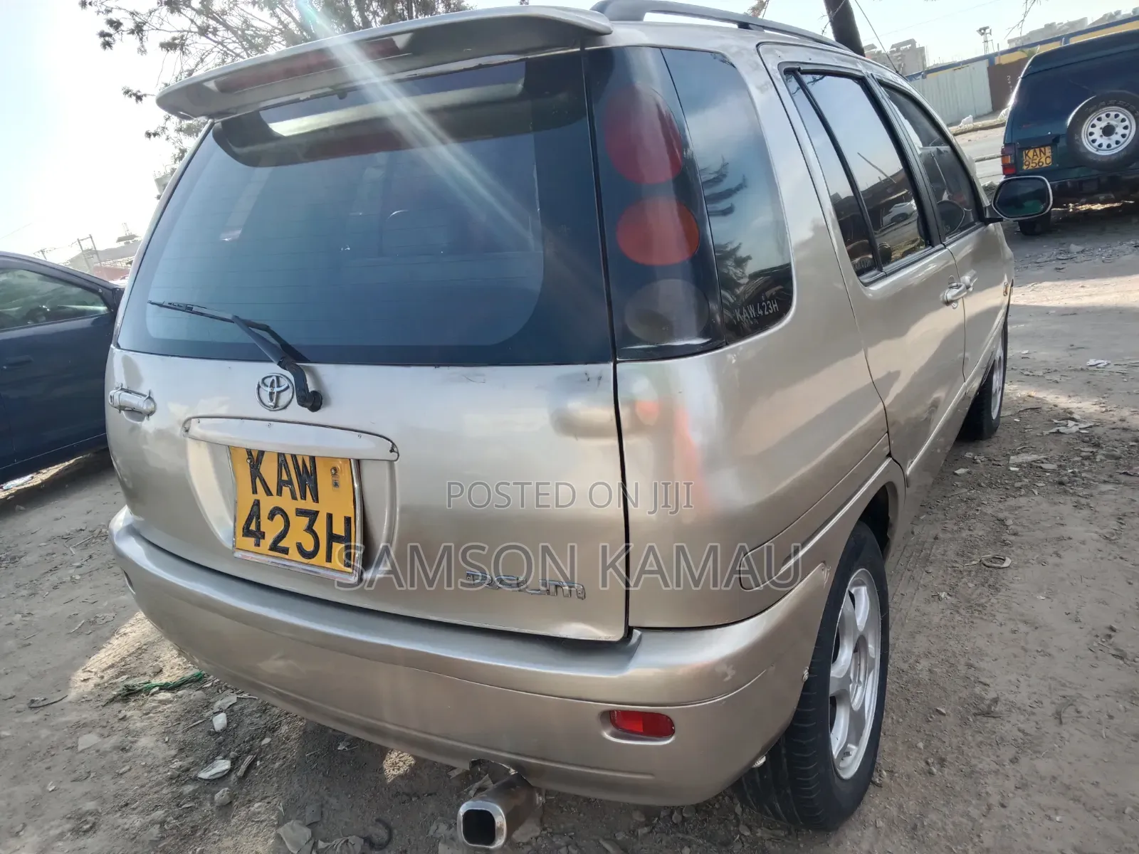 Toyota Raum 2000 Silver