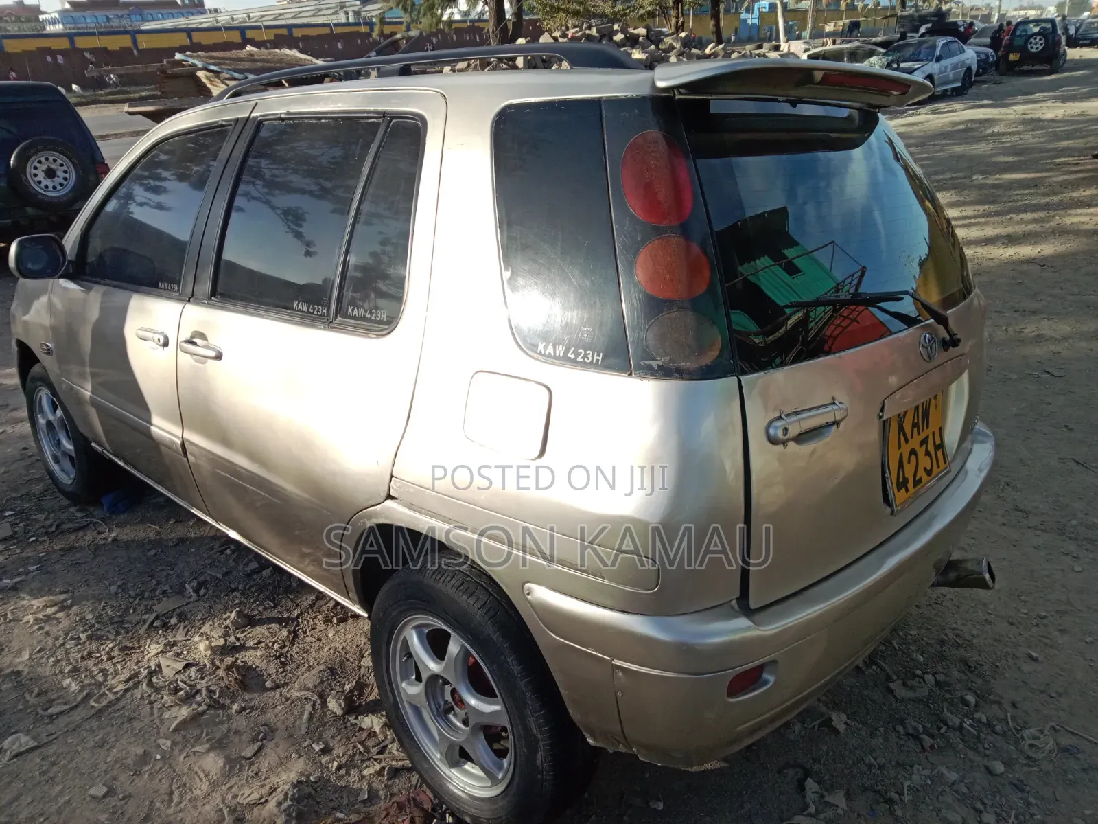 Toyota Raum 2000 Silver