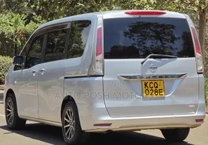 Nissan Serena 2011 Silver