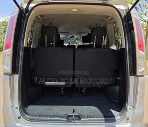 Nissan Serena 2011 Silver