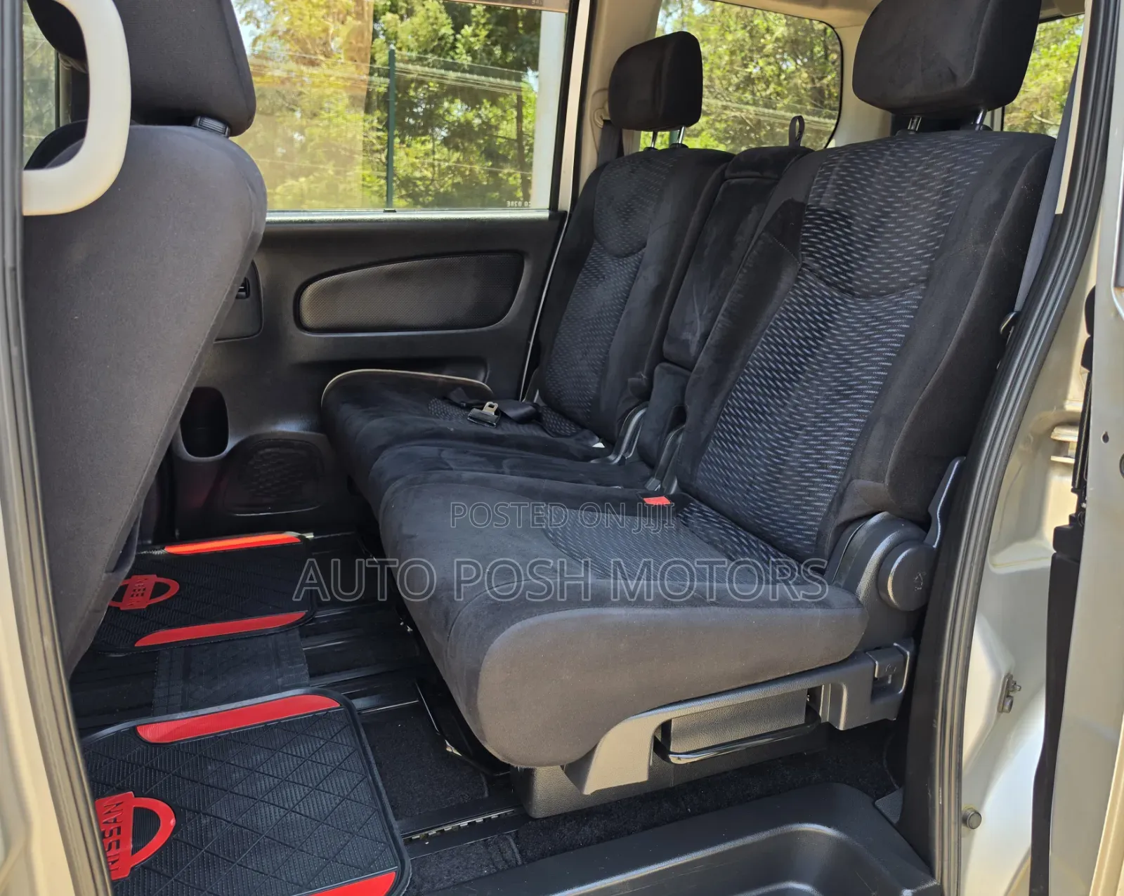 Nissan Serena 2011 Silver