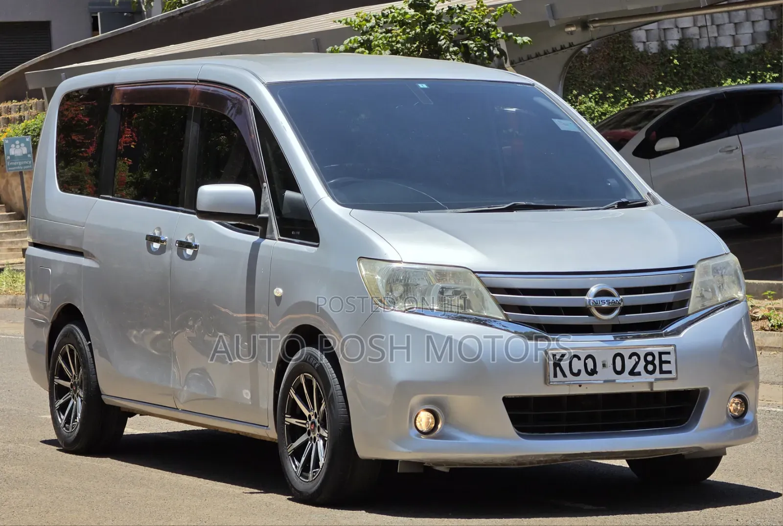 Nissan Serena 2011 Silver