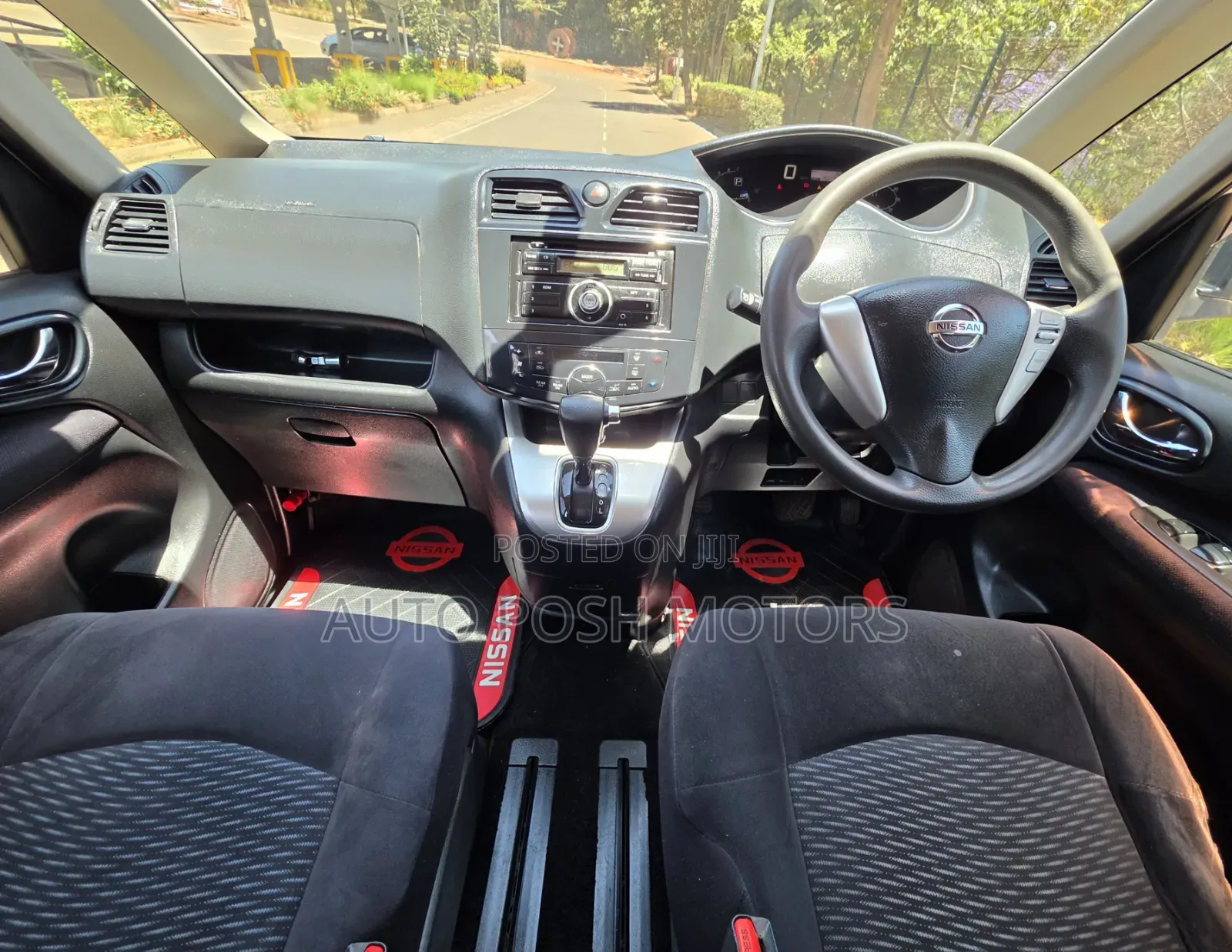 Nissan Serena 2011 Silver