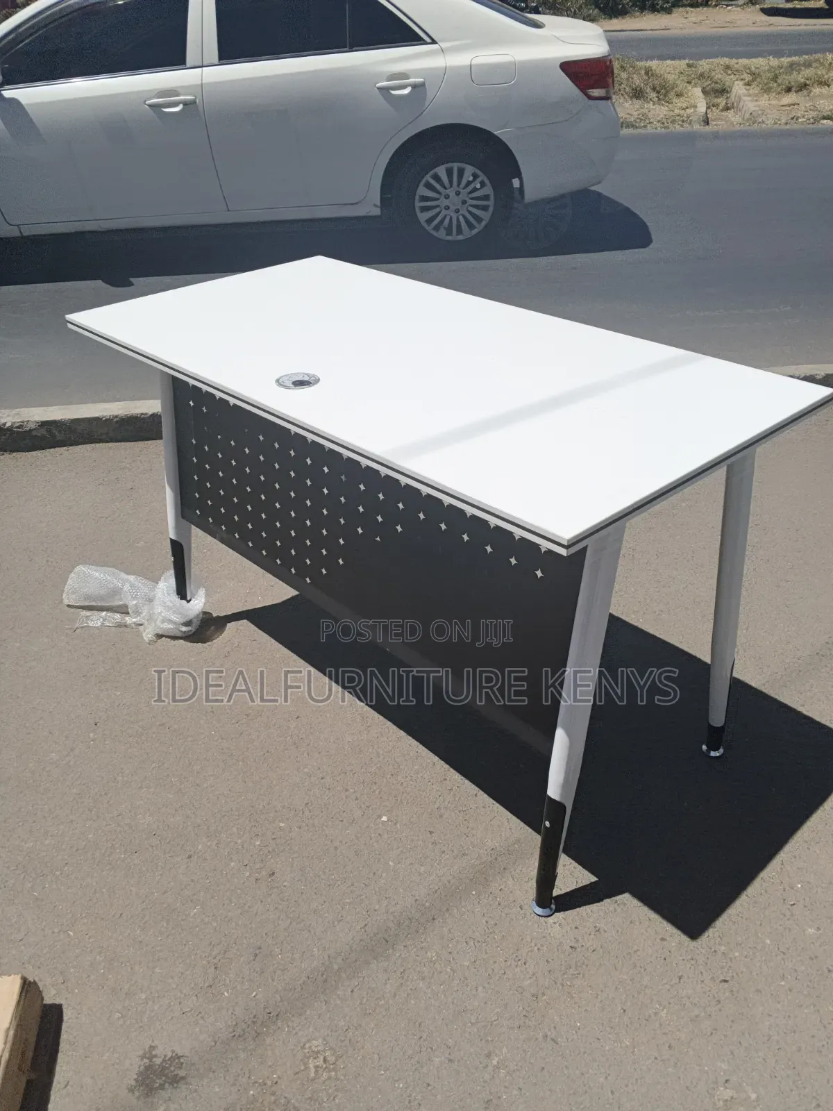 Modern Office Desk | Executive Computer Table With Privacy Panel .