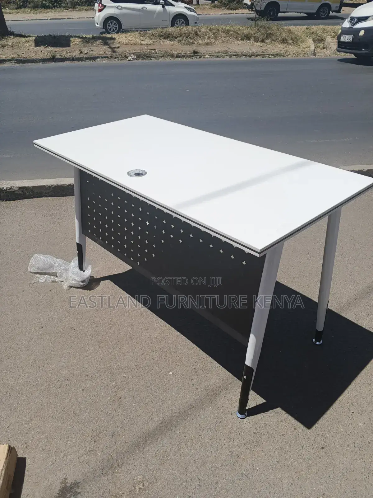 Modern Office Desk | Executive Computer Table With Privacy Panel .