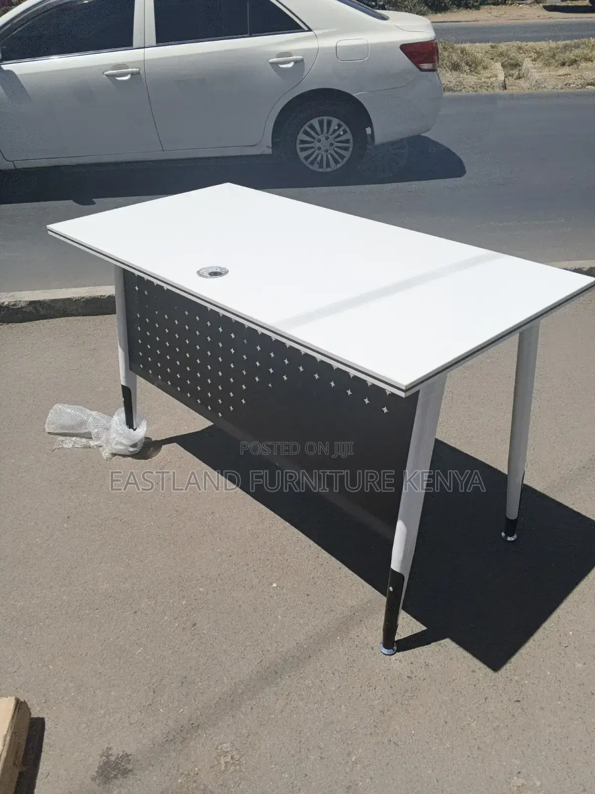 Modern Office Desk | Executive Computer Table With Privacy Panel .