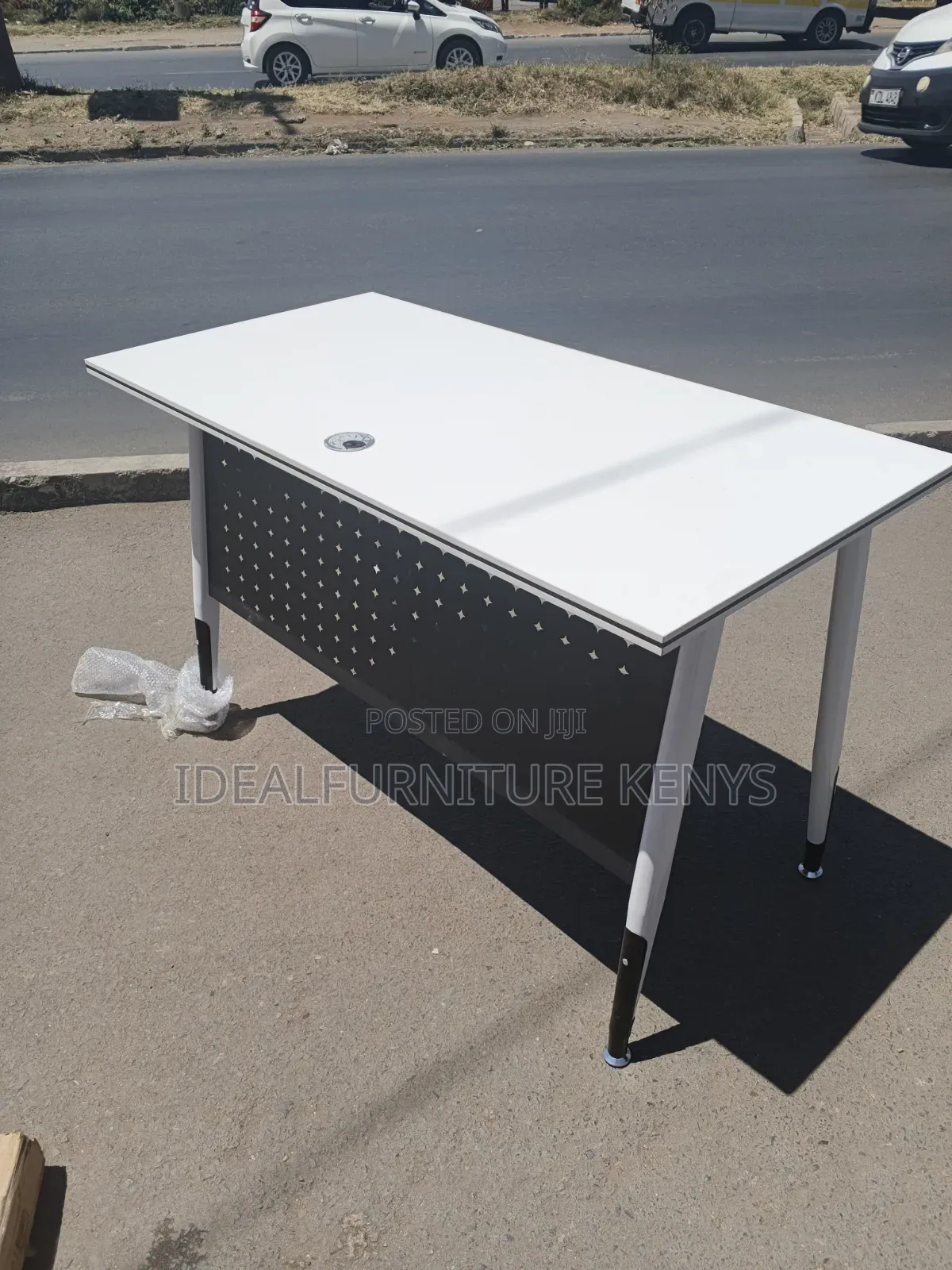 Modern Office Desk | Executive Computer Table With Privacy Panel .
