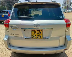 Toyota Vanguard 2013