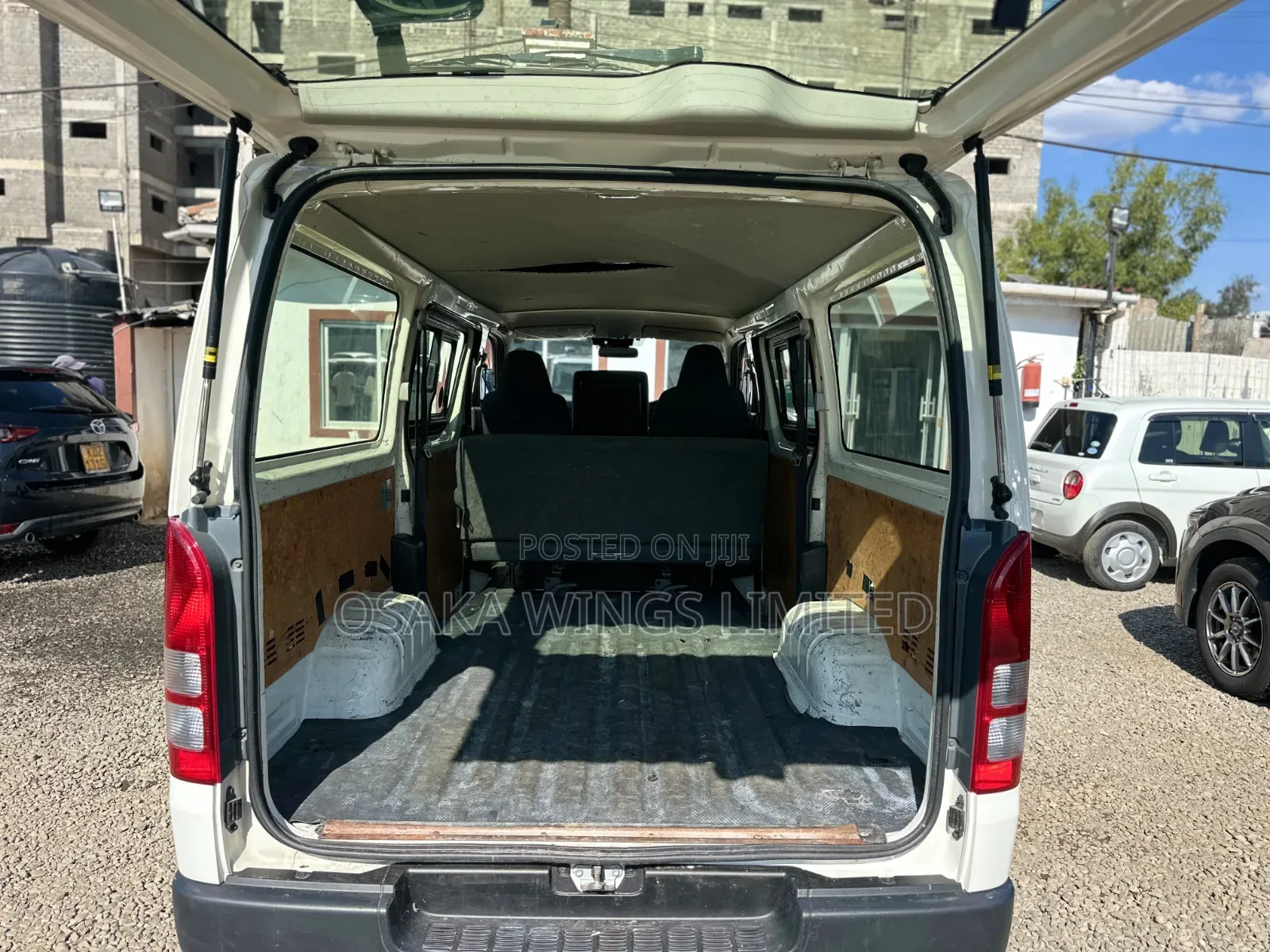 Toyota HiAce 2019 White