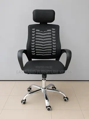 Black Mesh Executive Chair With Headrest & Chrome Base.