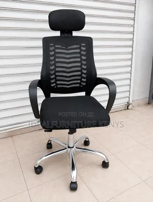 Black Mesh Executive Chair With Headrest & Chrome Base.