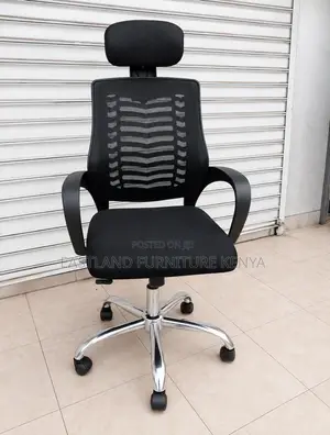 Black Mesh Executive Chair With Headrest & Chrome Base.