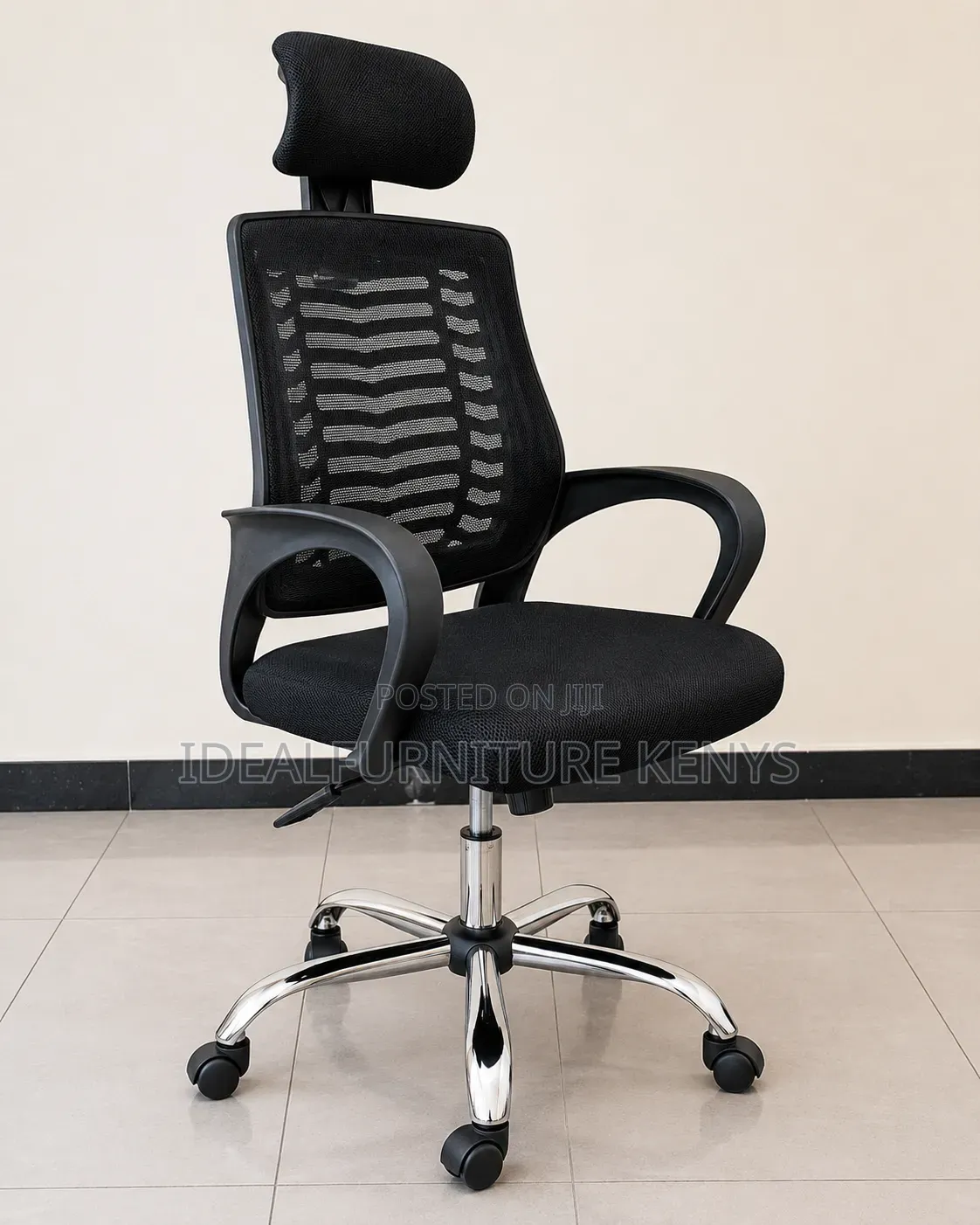 Black Mesh Executive Chair With Headrest & Chrome Base.