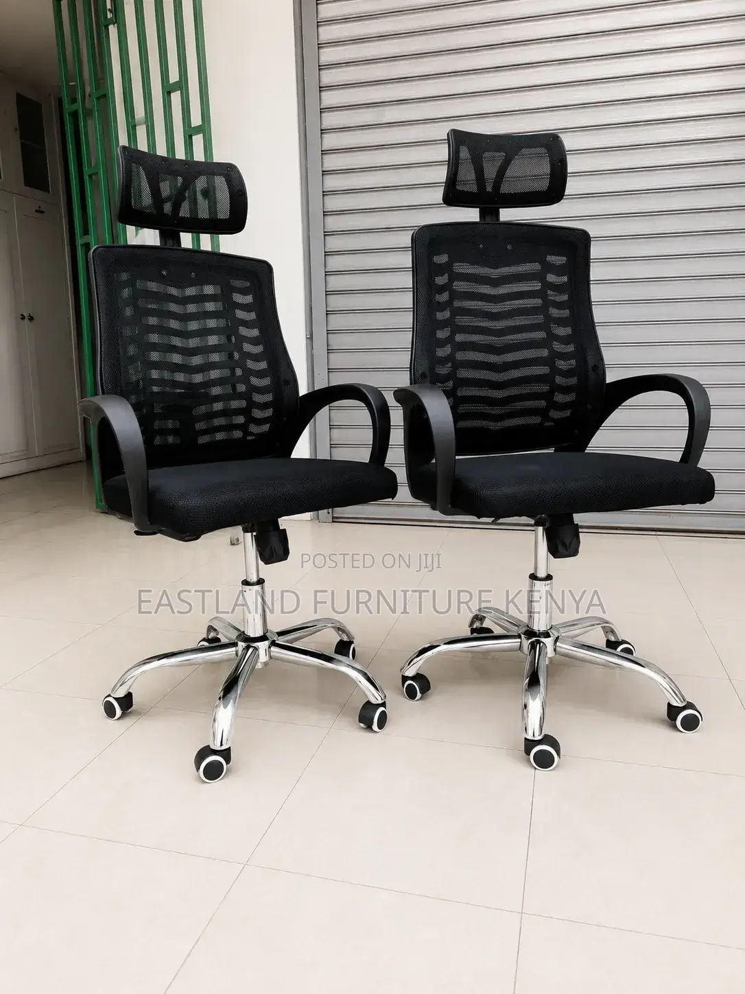Black Mesh Executive Chair With Headrest & Chrome Base.