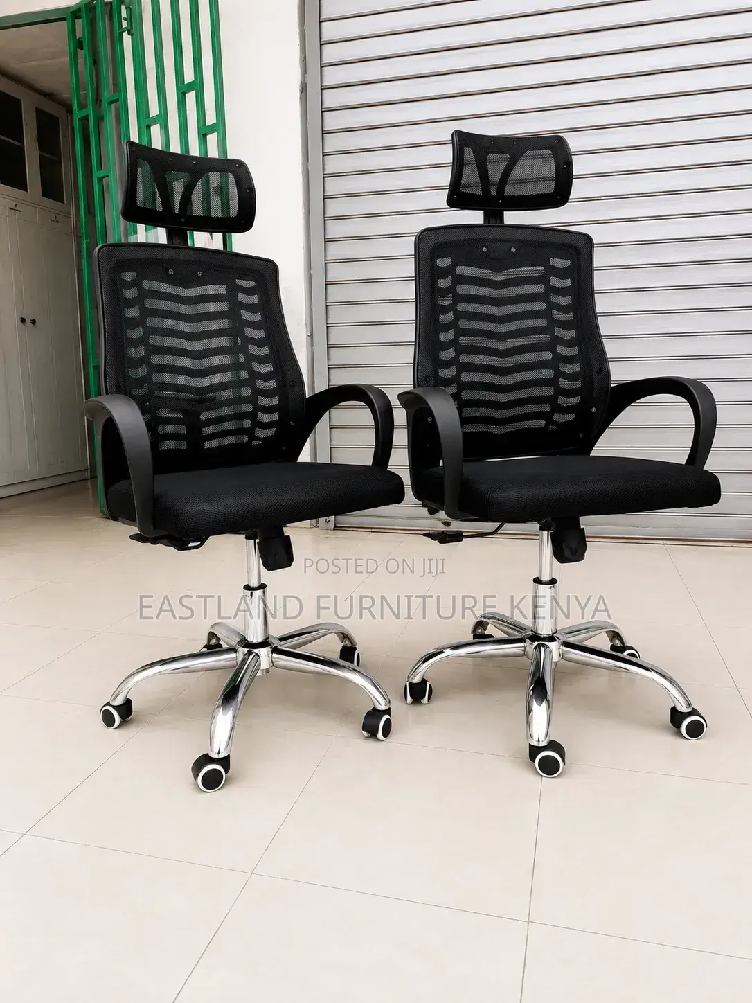 Black Mesh Executive Chair With Headrest & Chrome Base.