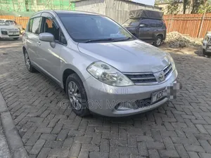 Nissan Tiida 2012 Silver
