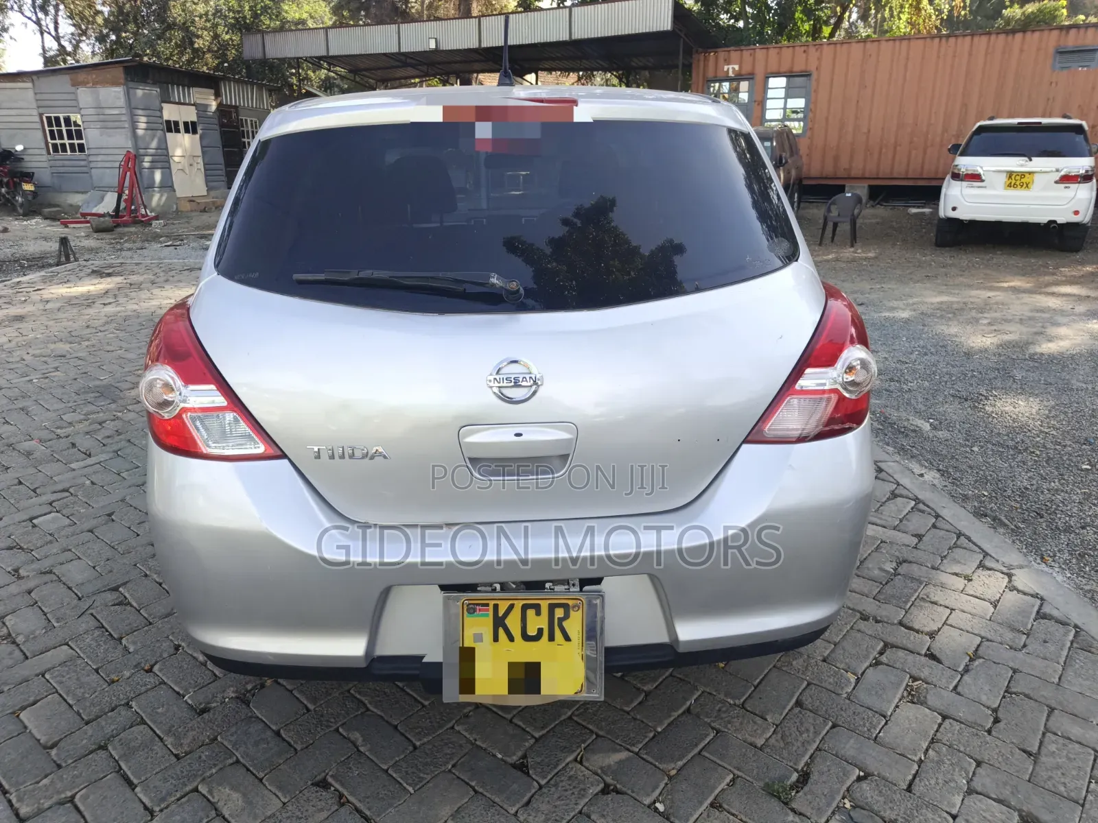 Nissan Tiida 2012 Silver