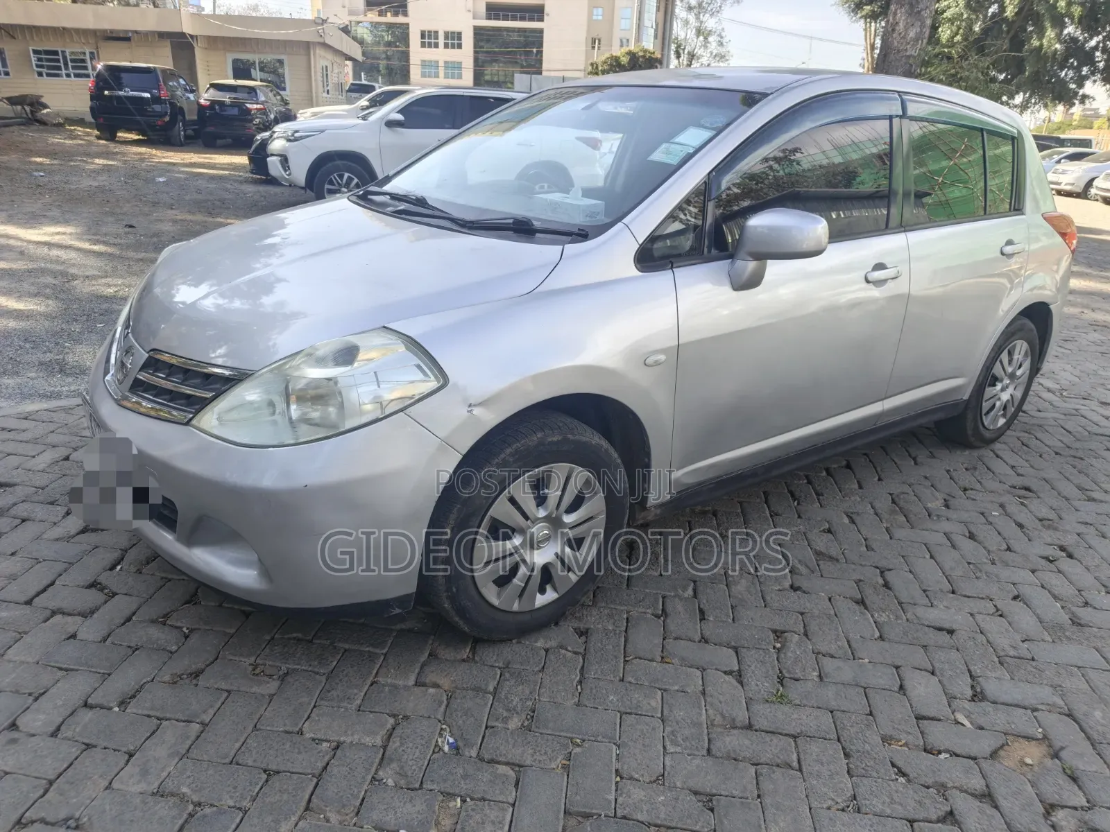 Nissan Tiida 2012 Silver