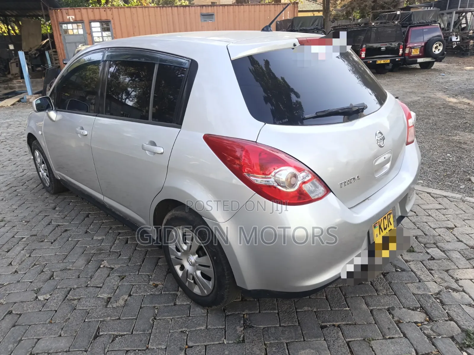 Nissan Tiida 2012 Silver