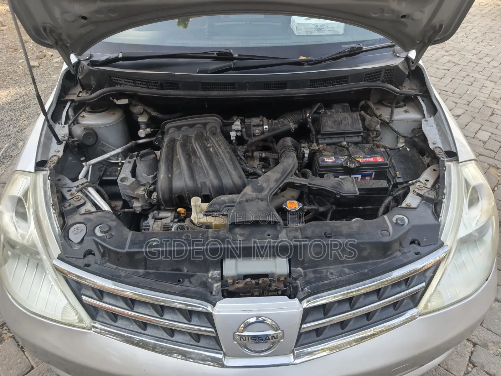 Nissan Tiida 2012 Silver