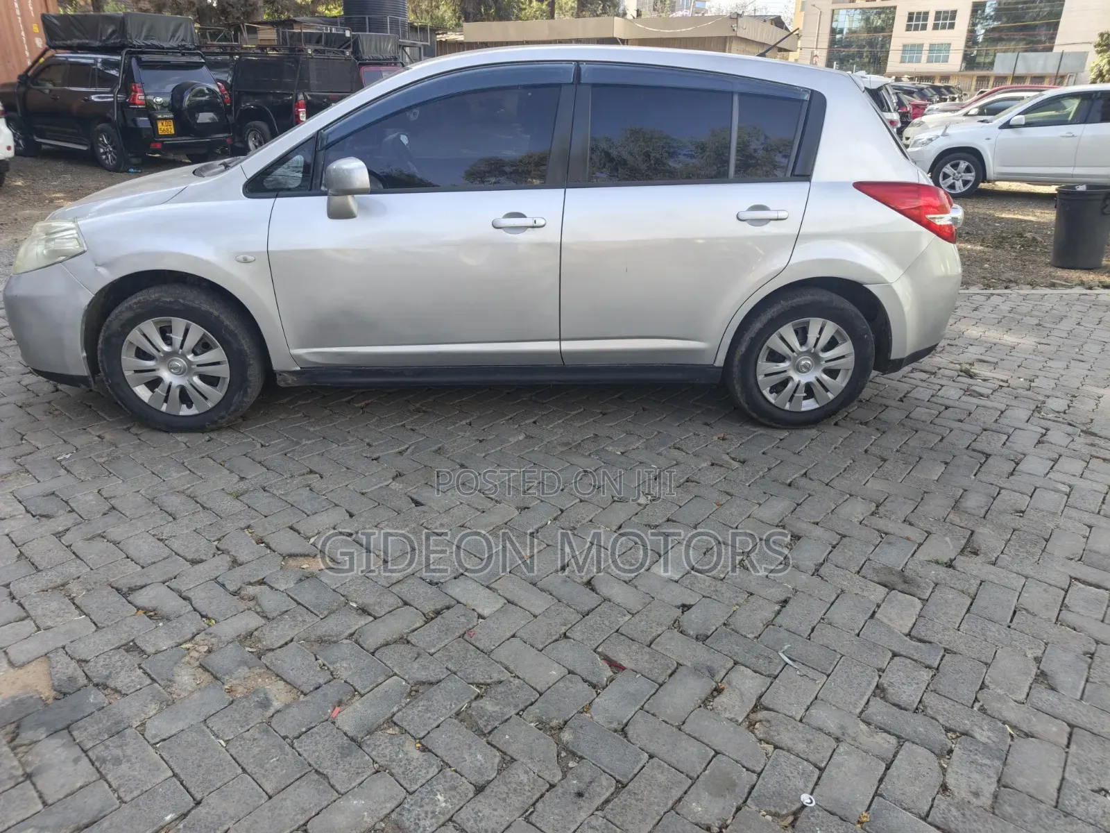 Nissan Tiida 2012 Silver