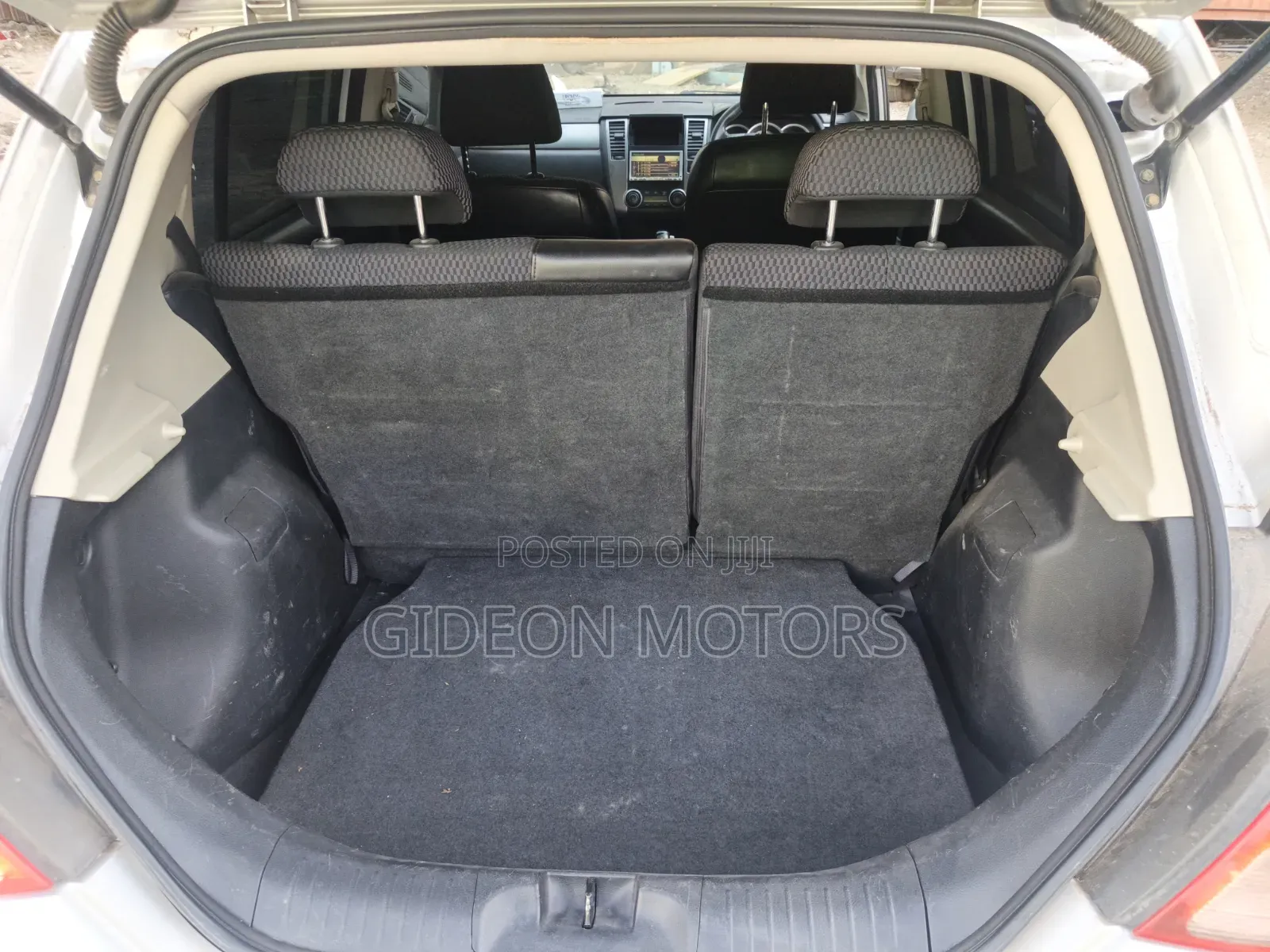 Nissan Tiida 2012 Silver