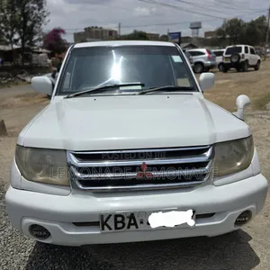 Mitsubishi Pajero IO 2000 Pearl