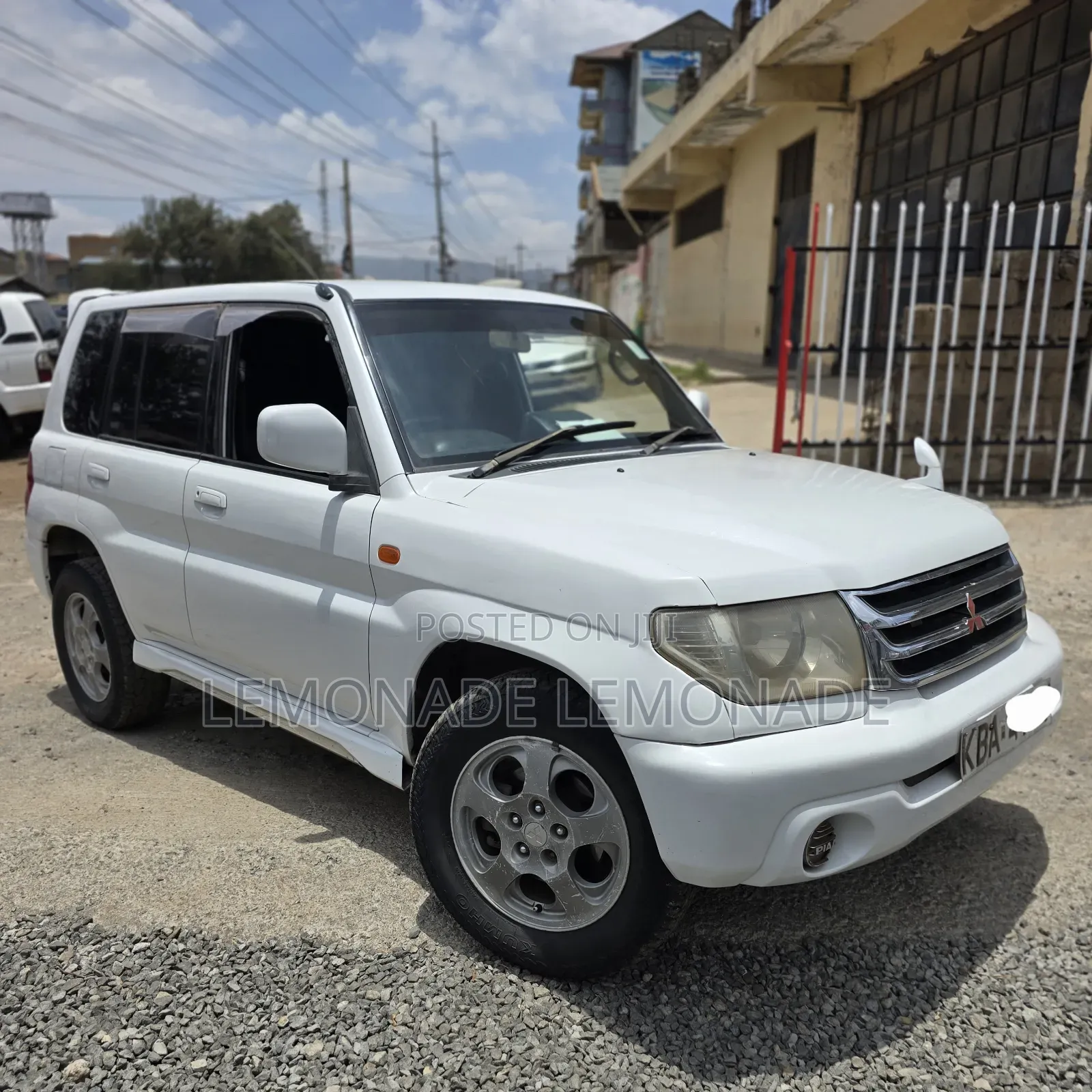 Mitsubishi Pajero IO 2000 Pearl