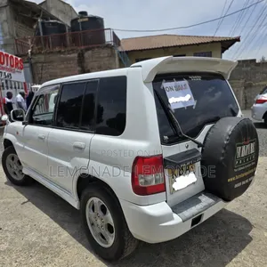 Mitsubishi Pajero IO 2000 Pearl