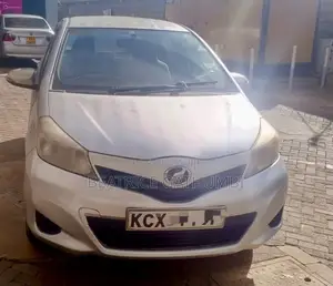 Toyota Vitz 2012 Silver