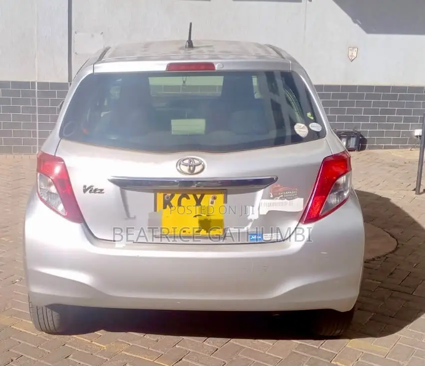 Toyota Vitz 2012 Silver