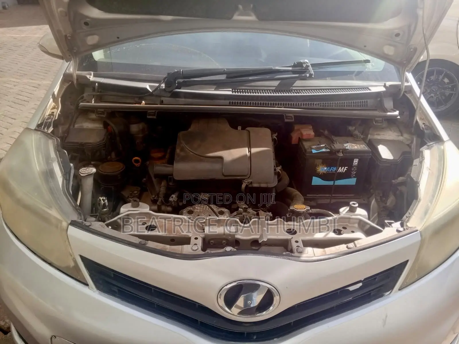 Toyota Vitz 2012 Silver