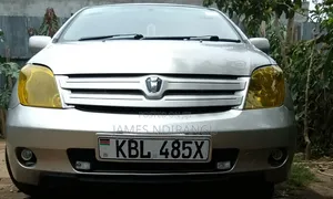 Toyota IST 2003 Gold