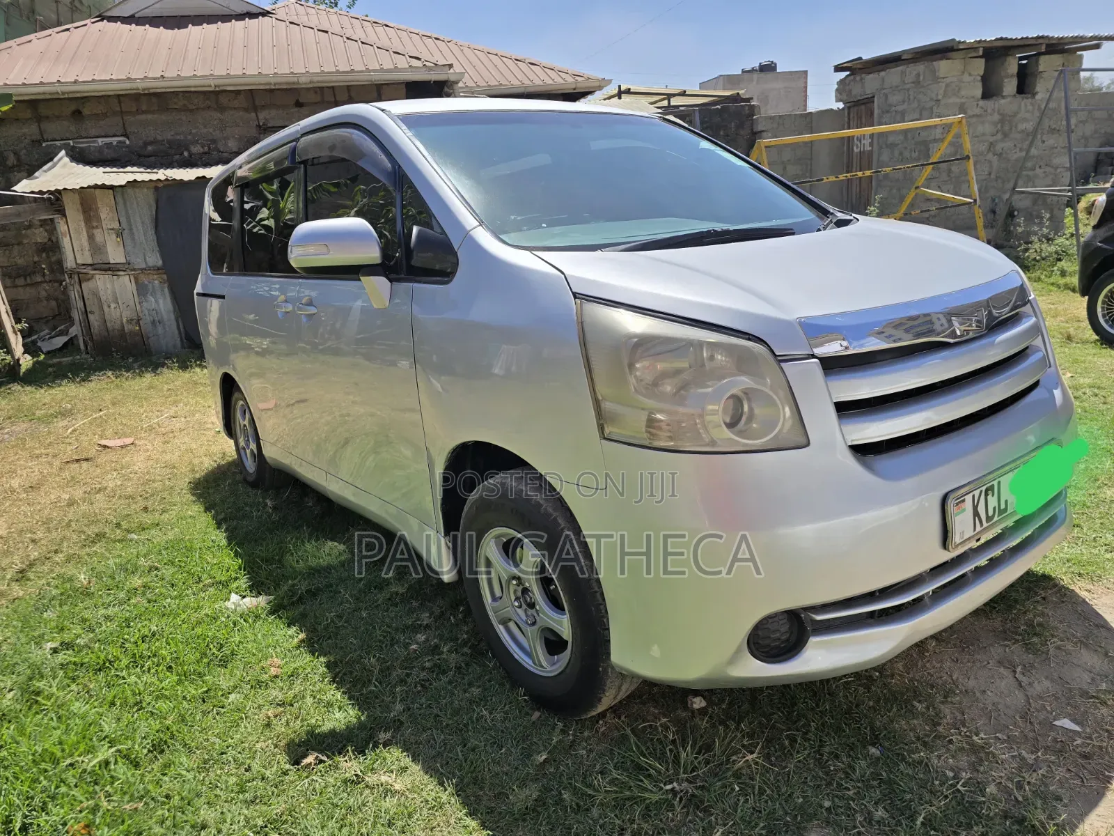 Toyota Noah 2010 Silver