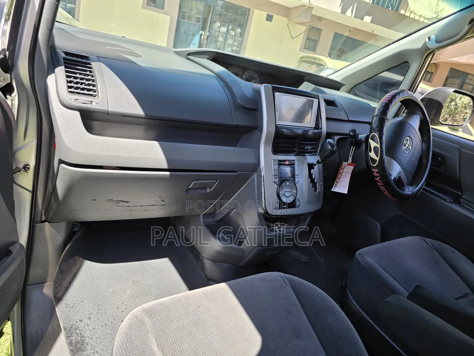 Toyota Noah 2010 Silver