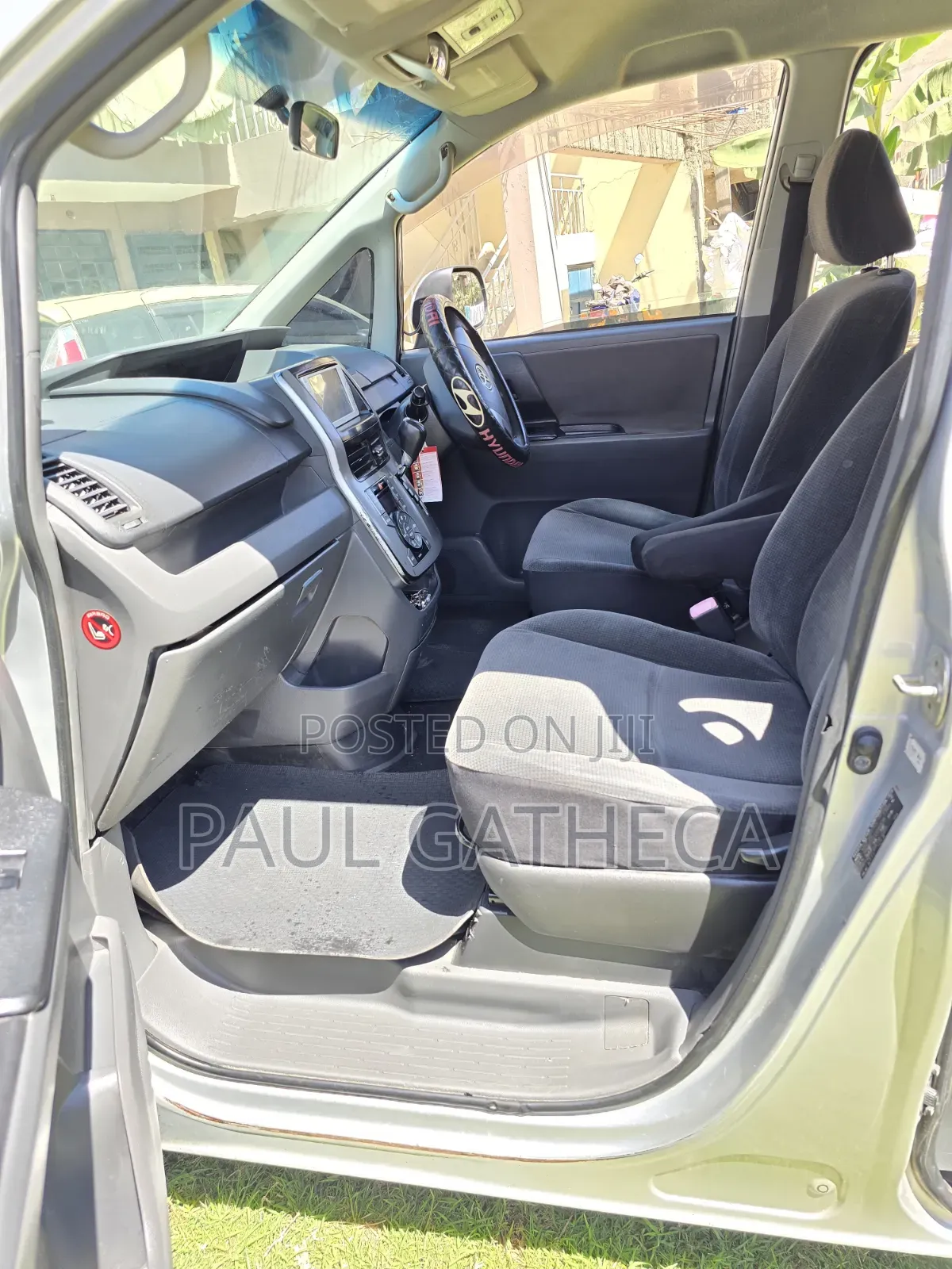 Toyota Noah 2010 Silver