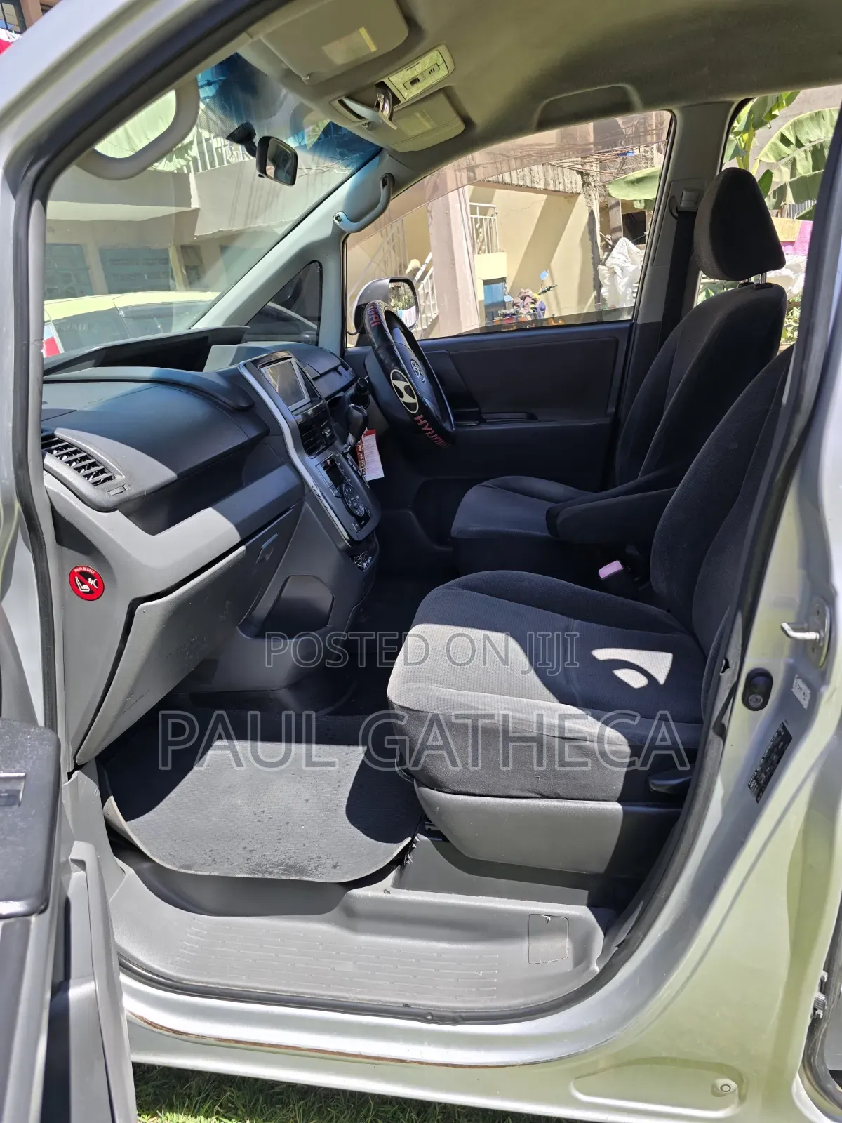 Toyota Noah 2010 Silver