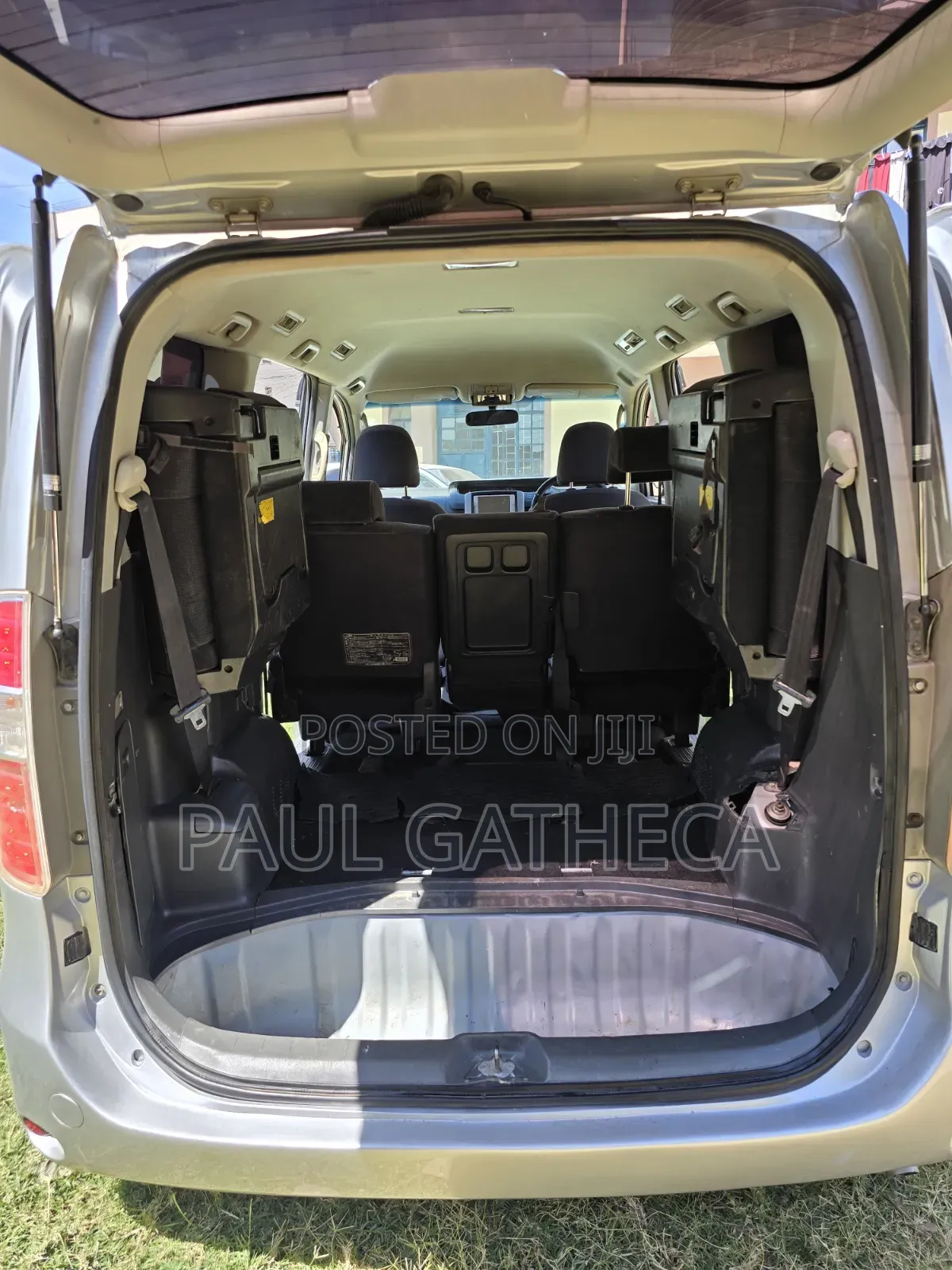Toyota Noah 2010 Silver
