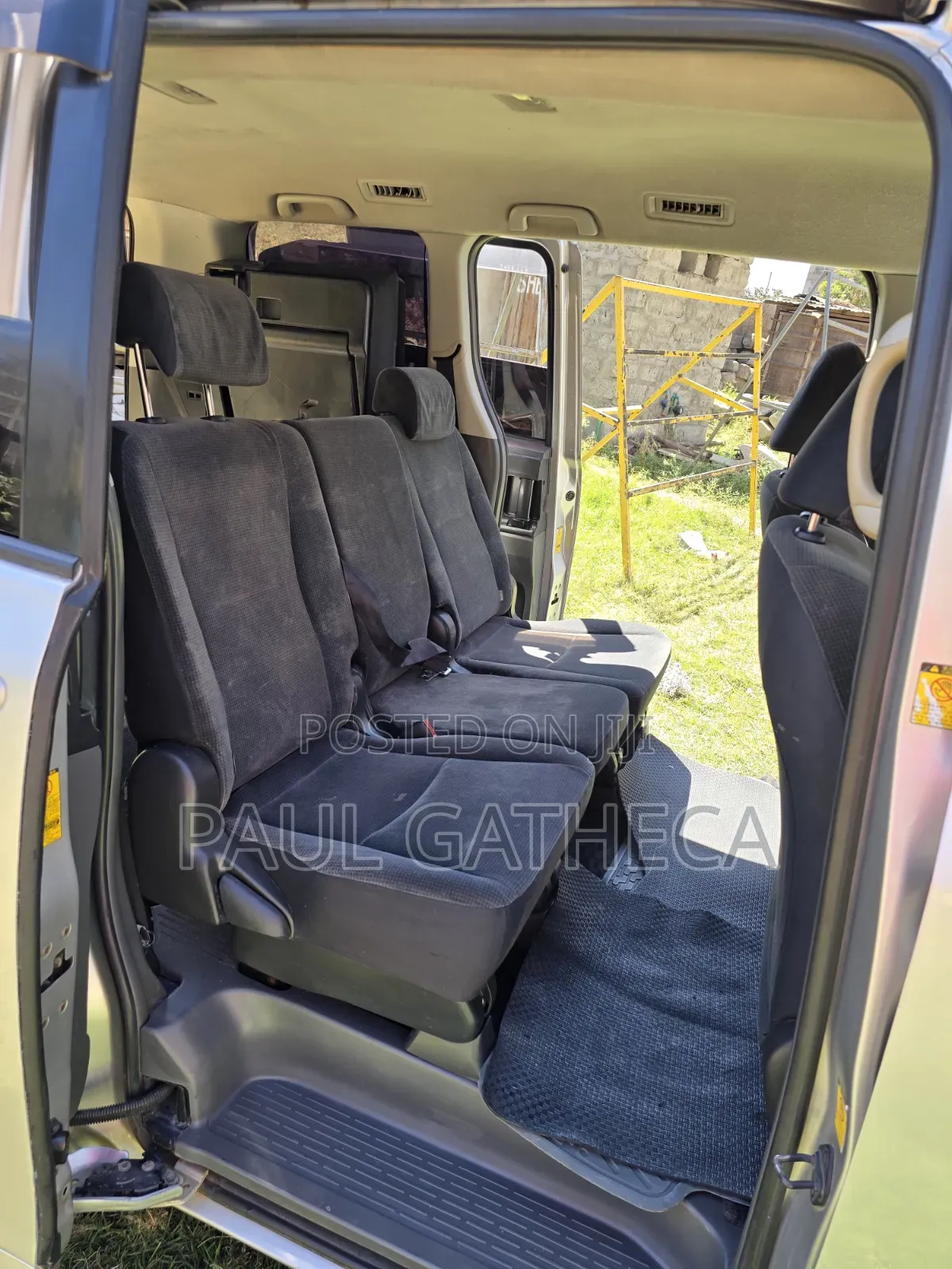Toyota Noah 2010 Silver