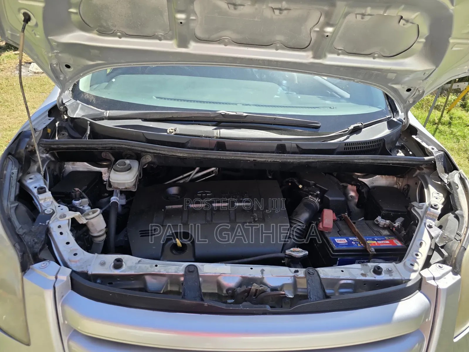 Toyota Noah 2010 Silver