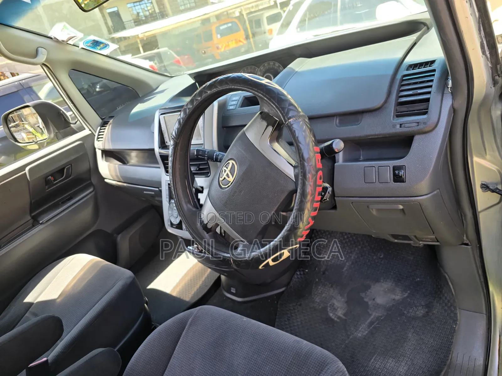 Toyota Noah 2010 Silver