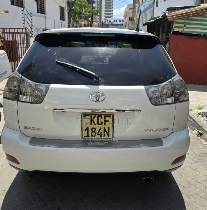 Toyota Harrier 2.4 2010 White