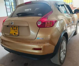 Nissan Juke 2012 Gold