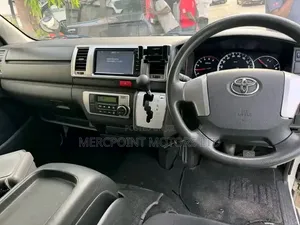 Toyota HiAce 2019 White