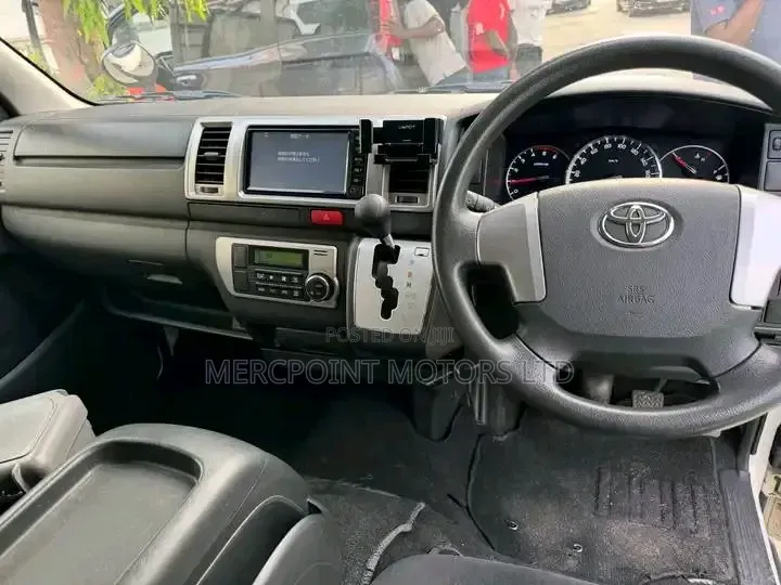 Toyota HiAce 2019 White
