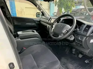 Toyota HiAce 2019 White