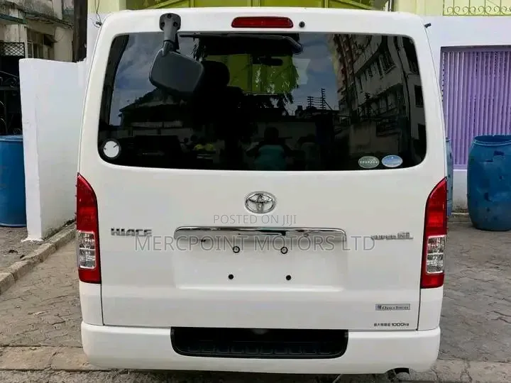 Toyota HiAce 2019 White